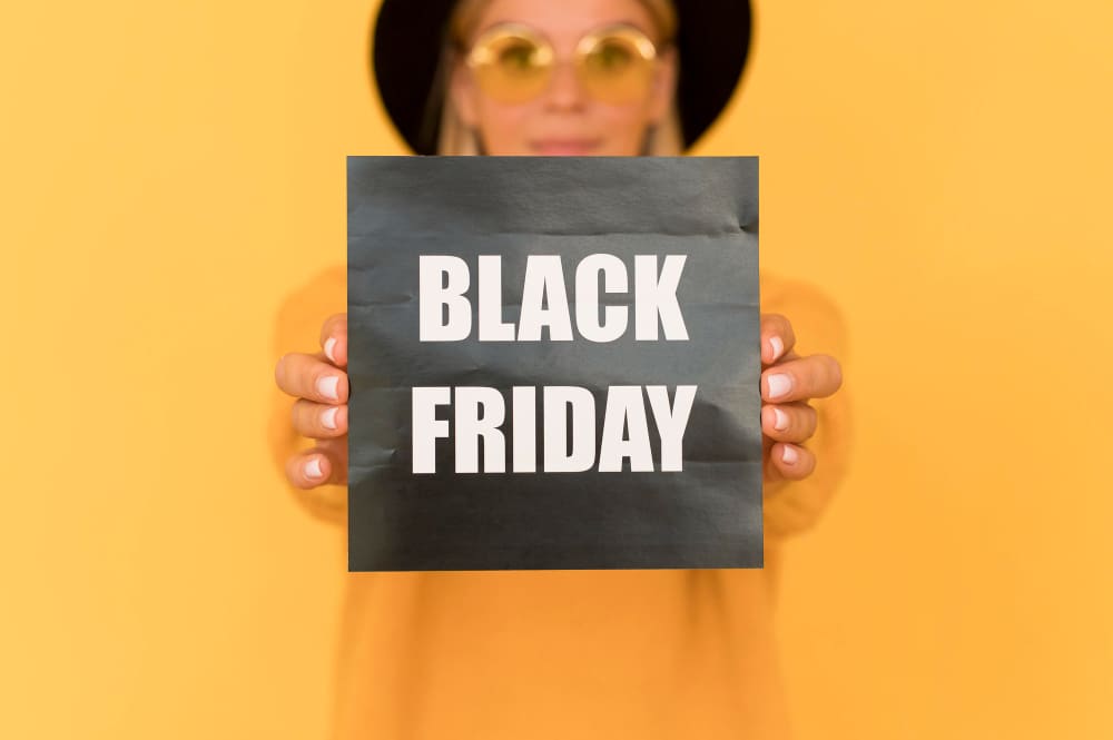 black friday sale concept mujer