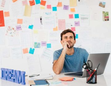 hombre pensando marketing vertical concepto
